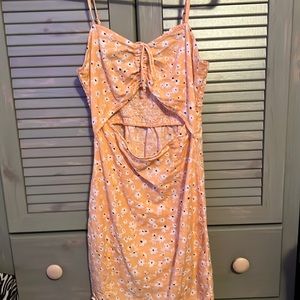 Peach floral dress with open stomach size medium by Derek Heart brand.